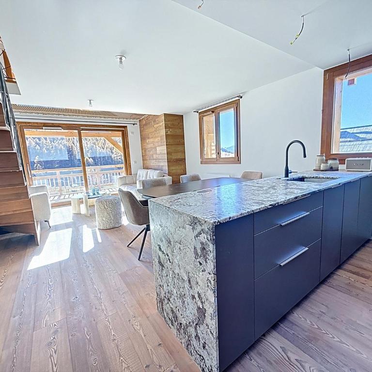 LA TANIÈRE DES OURSONS - Appartement duplex NEUF 9-10 pers vue pistes avec garages - Four-Bedroom Luxury Apartment - 10