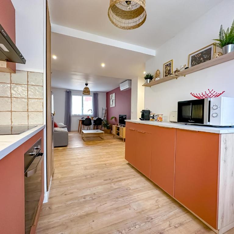 L'aube Climatisation Parking 2 chambres - Two-Bedroom Apartment - 20