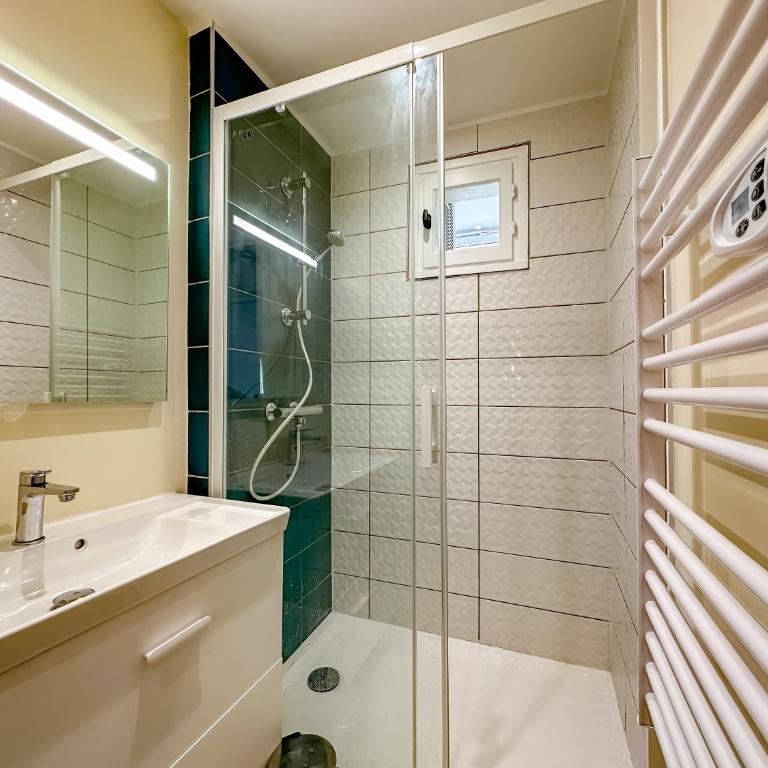 L'aube Climatisation Parking 2 chambres - Two-Bedroom Apartment - 31