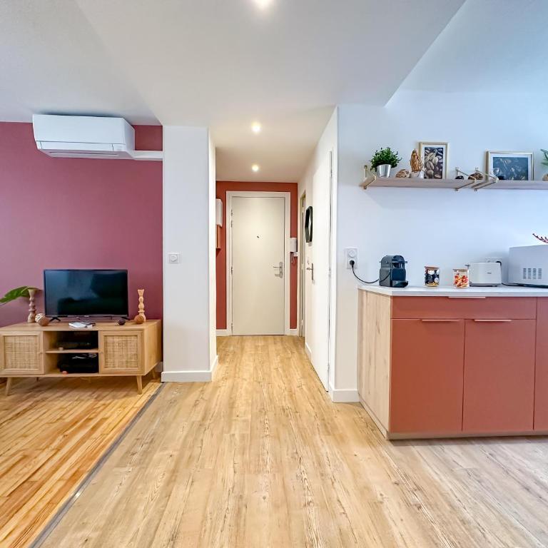 L'aube Climatisation Parking 2 chambres - Two-Bedroom Apartment - 28