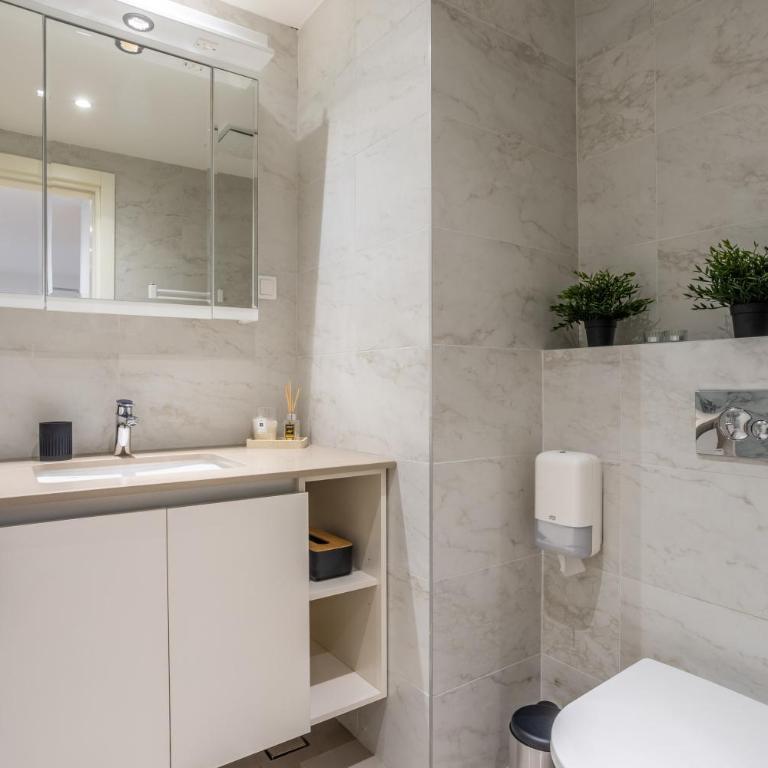 Bw Lux Apartments River view - One-Bedroom Apartment - 51