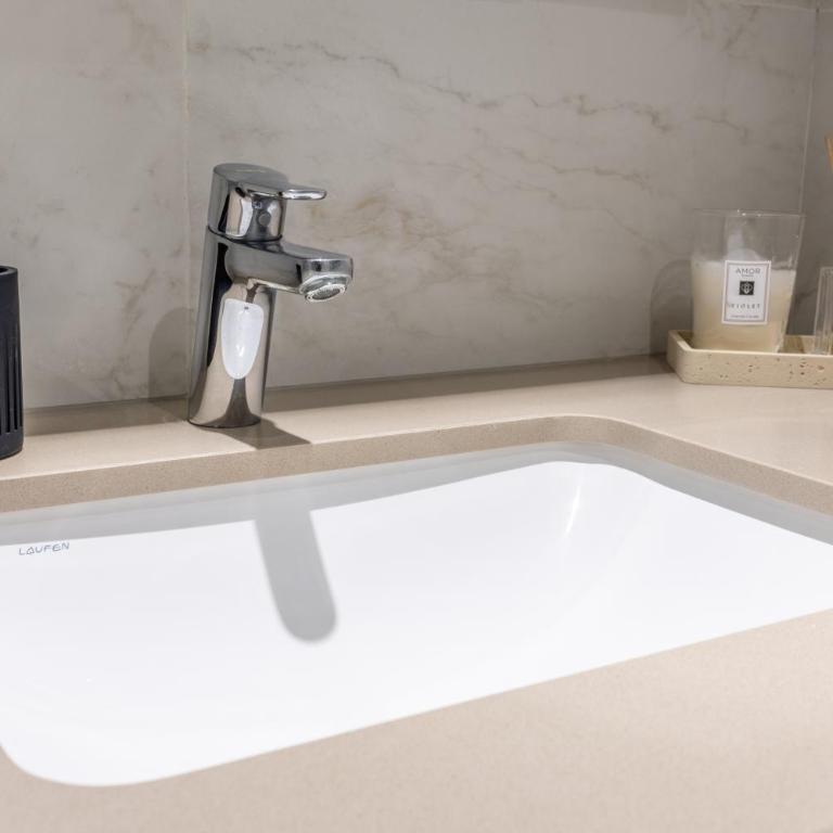 Bw Lux Apartments River view - One-Bedroom Apartment - 55