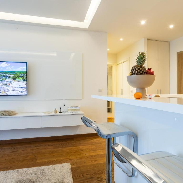Bw Lux Apartments River view - One-Bedroom Apartment - 45