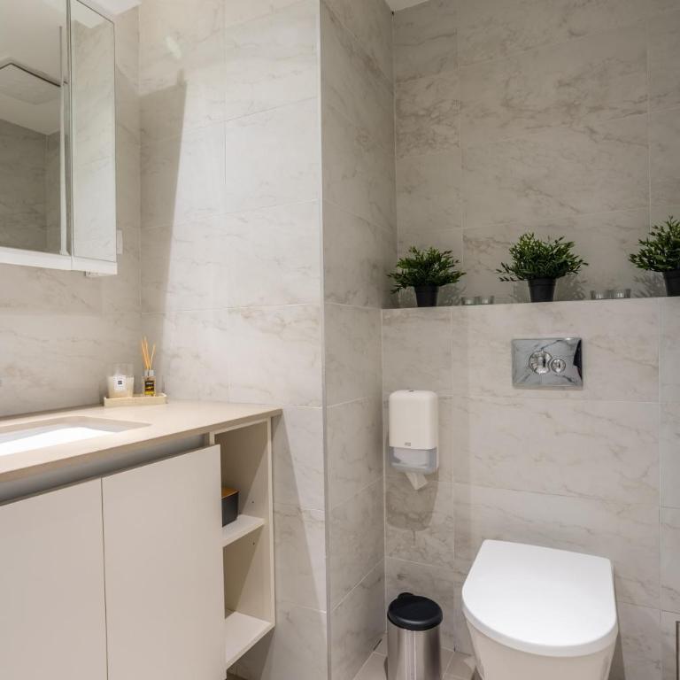 Bw Lux Apartments River view - One-Bedroom Apartment - 47