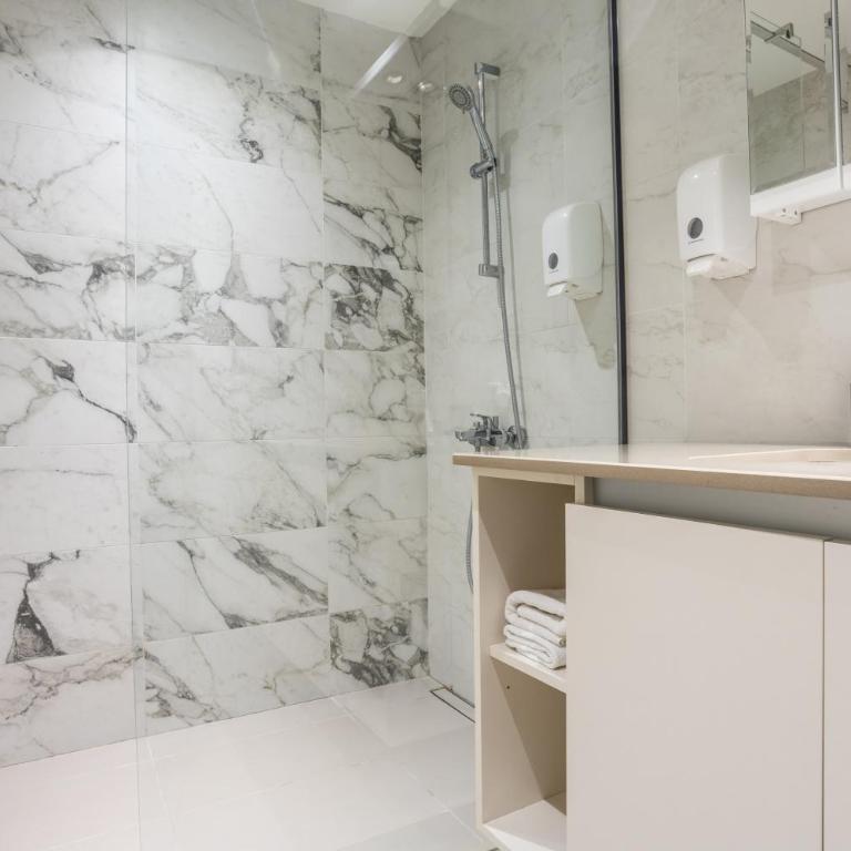 Bw Lux Apartments River view - One-Bedroom Apartment - 53