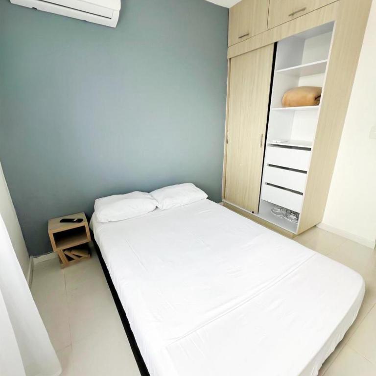 Moderno apto a pasos de la playa - Three-Bedroom Apartment - 9