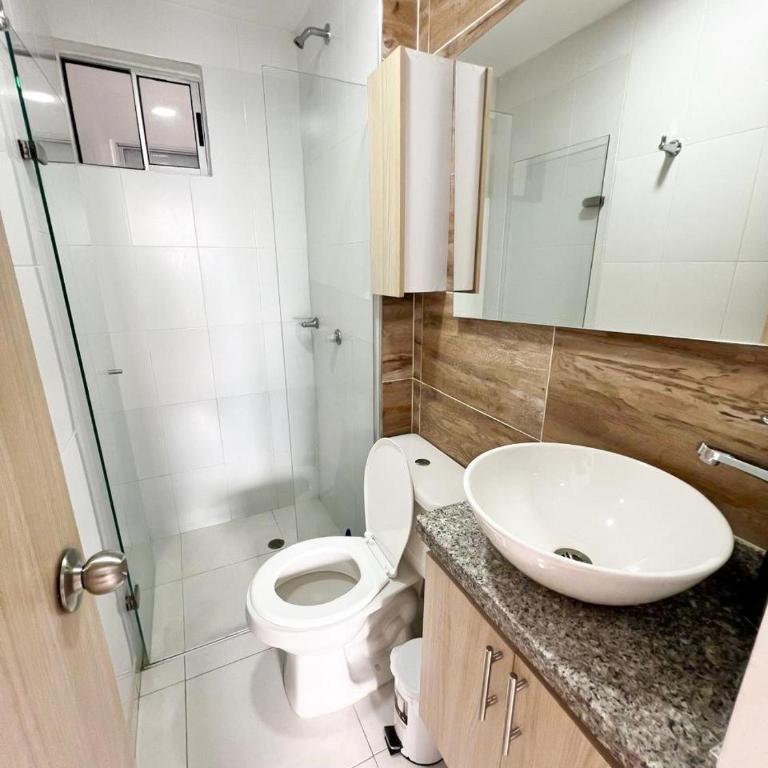 Moderno apto a pasos de la playa - Three-Bedroom Apartment - 11