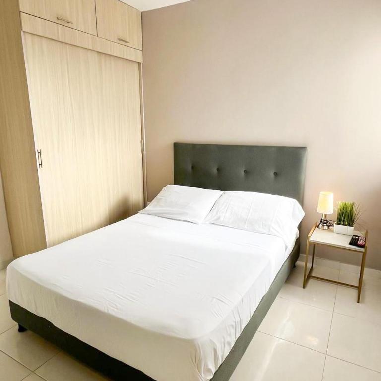 Moderno apto a pasos de la playa - Three-Bedroom Apartment - 5