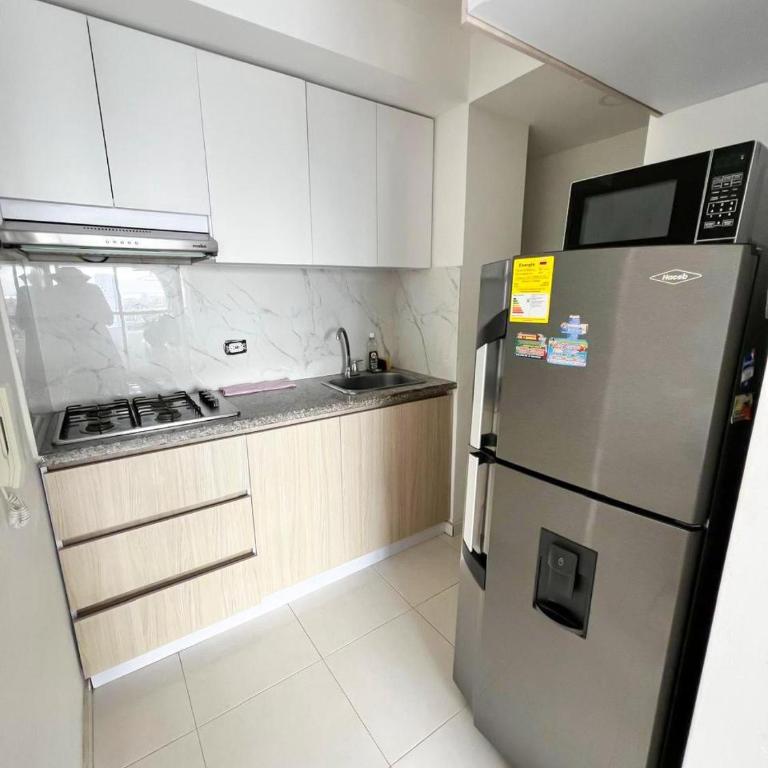 Moderno apto a pasos de la playa - Three-Bedroom Apartment - 3