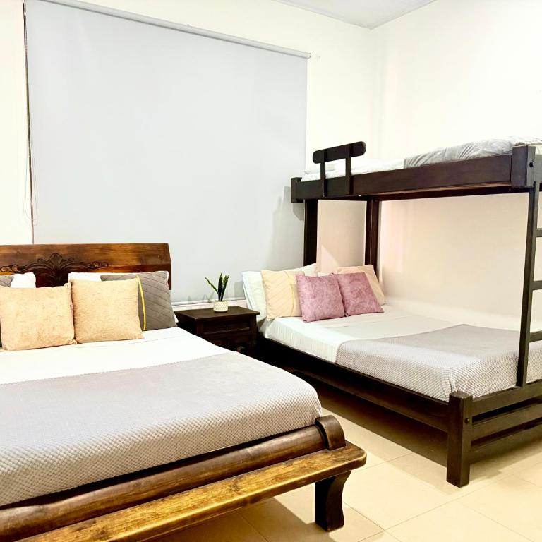 Villa Tranquila - Paraíso Privado con Piscina y Amplios Espacios Naturales con Casa Campestre - Villa de 1 dormitorio - 40