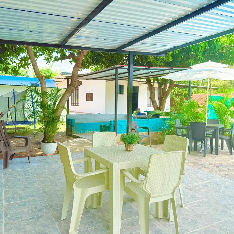 Villa Tranquila - Paraíso Privado con Piscina y Amplios Espacios Naturales con Casa Campestre - Villa de 1 dormitorio - 45