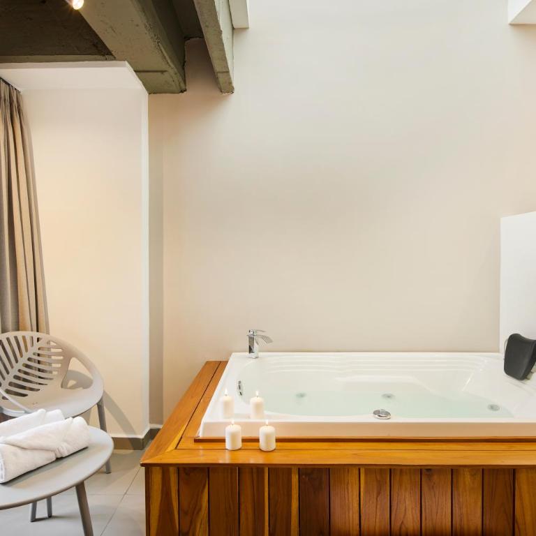 Hotel Attic 33 - Suite with Hot Tub - 3
