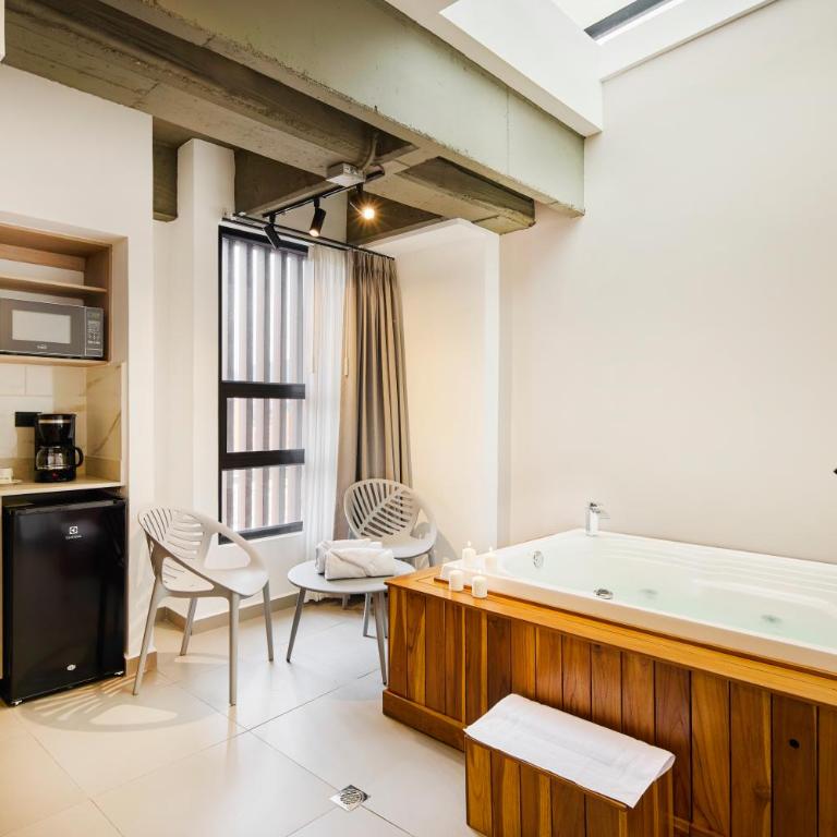 Hotel Attic 33 - Suite with Hot Tub - 5