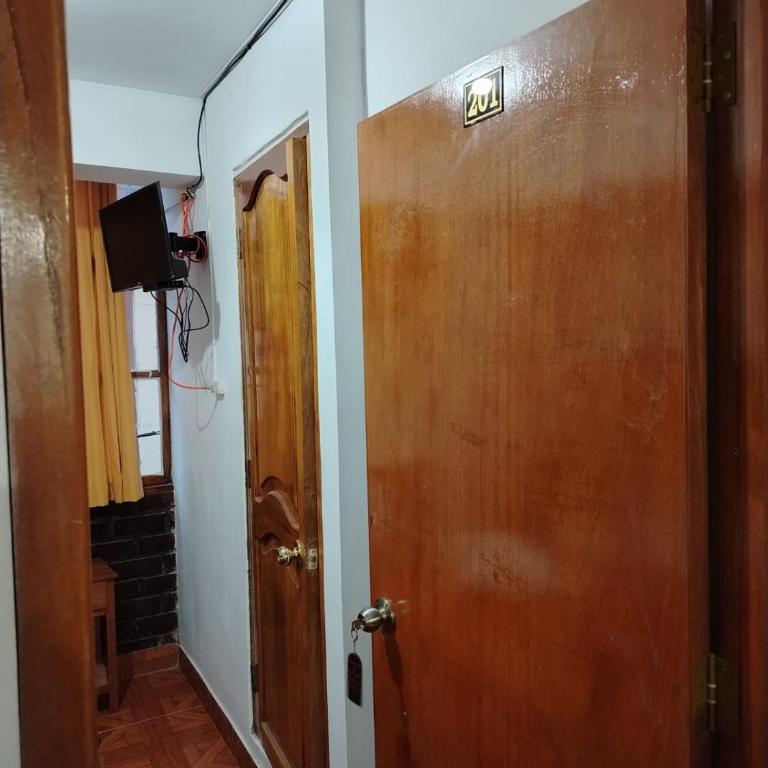 Hospedaje Apu San Isidro - Habitación Doble con baño privado - 1