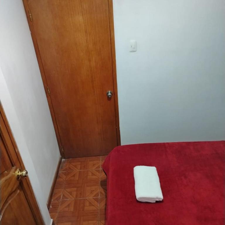 Hospedaje Apu San Isidro - Habitación Doble con baño privado - 11