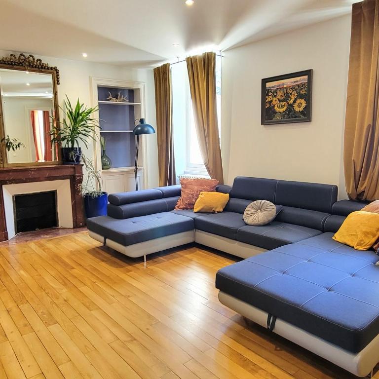 VILLA ILIXON - Appartements privés proche du centre de Luchon, parking, billard, jardin - Apartamento con balcón - 3