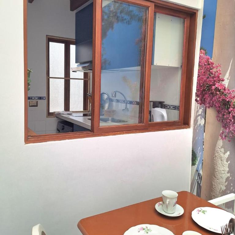 Historic Quinta, Heart of Miraflores, 2 Bedroom Apartment - Two-Bedroom Family Apartment - 13