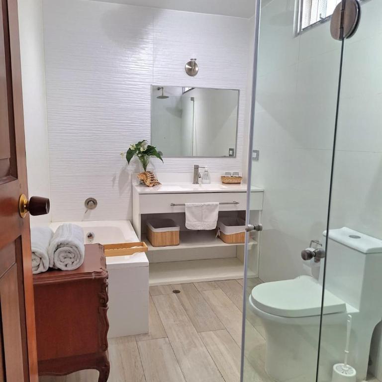 Historic Quinta, Heart of Miraflores, 2 Bedroom Apartment - Two-Bedroom Family Apartment - 16