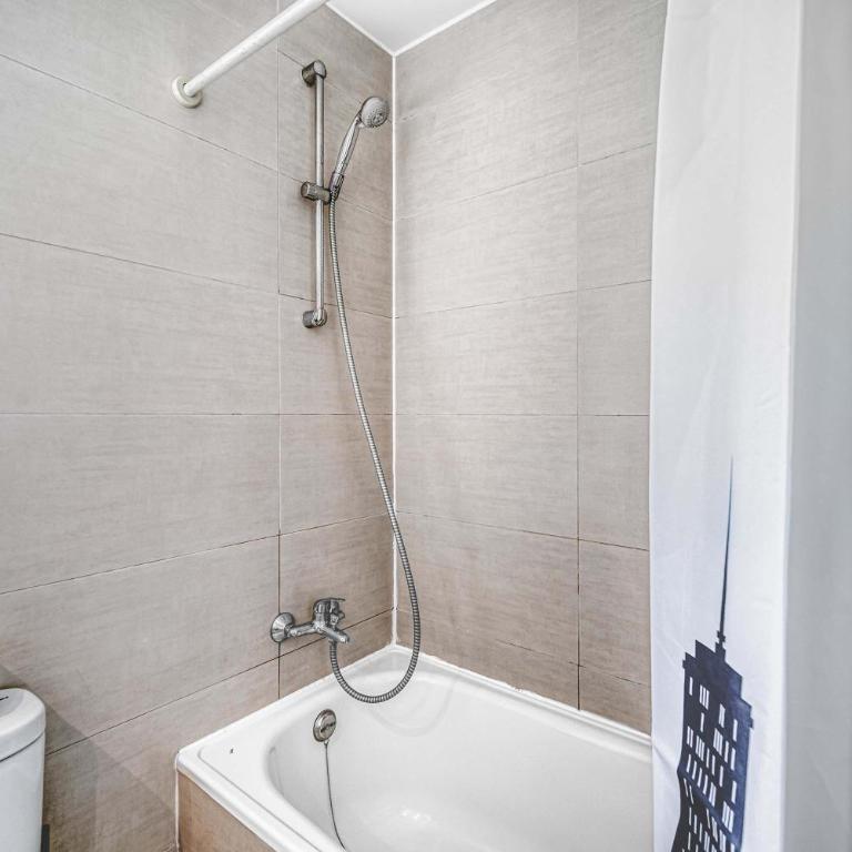 Nordic Home - 2BR Parking Wifi & Shopping Mall - Apartment - 15