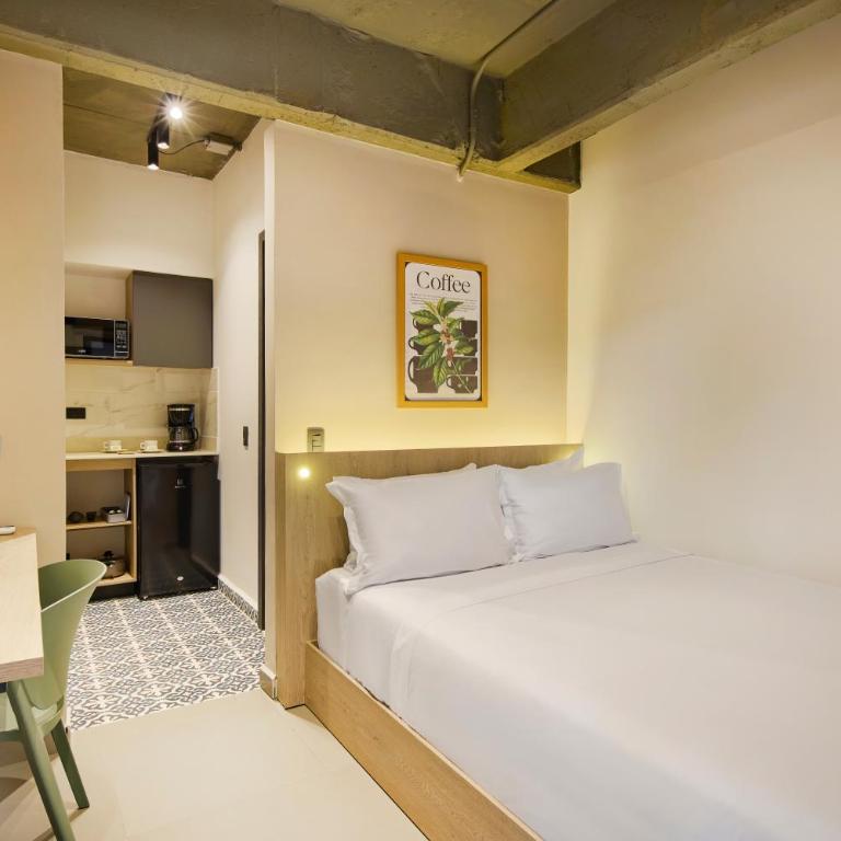 Hotel Attic 33 - Standard Queen Room - 2