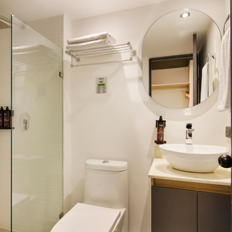 Hotel Attic 33 - Standard Queen Room - 1