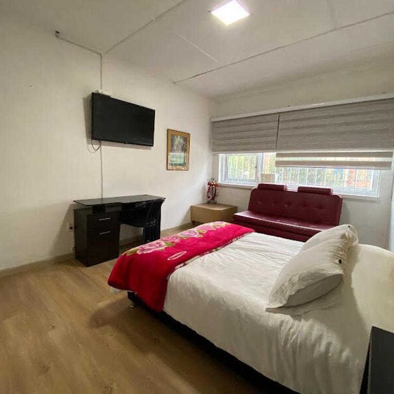 Casa completa 15 personas centro internacional Bogota - Casa de 5 dormitorios - 1