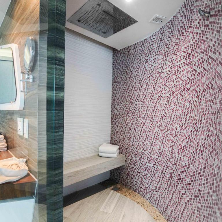 The Carmen Hotel - Ocean Front - Deluxe King Suite - 4