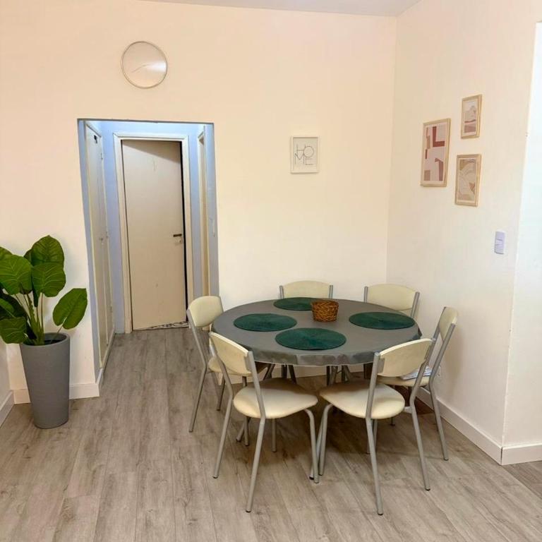 Departamento de dos ambientes sobre avenida Colón - One-Bedroom Apartment - 7