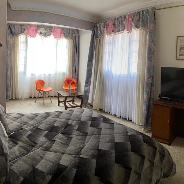 Cálido y exclusivo departamento - Three-Bedroom Apartment - 5