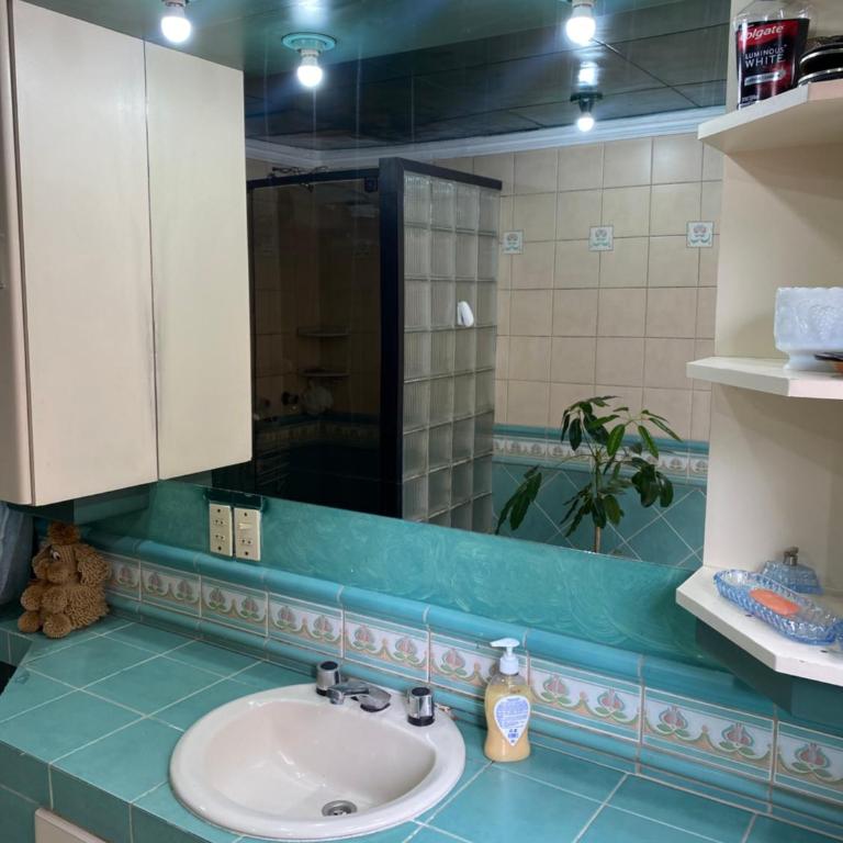 Cálido y exclusivo departamento - Three-Bedroom Apartment - 17