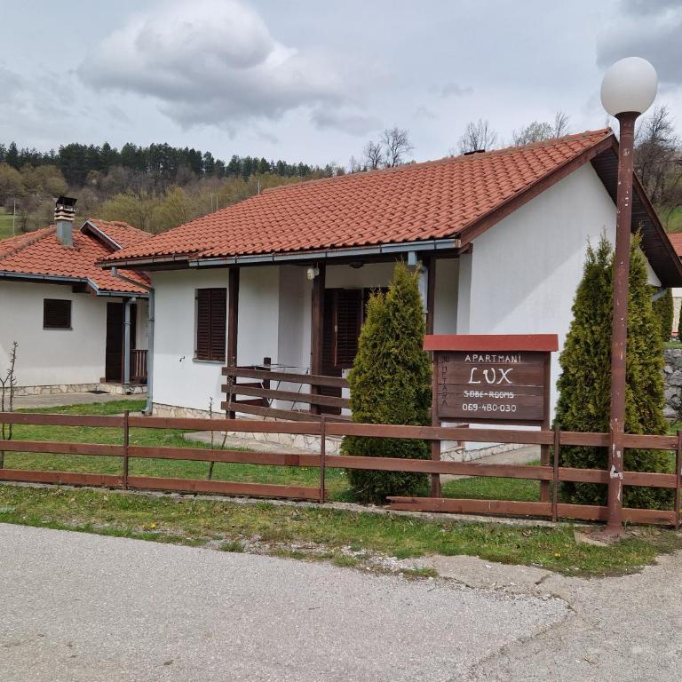 Apartmani LUX - Apartman sa 2 Spavaće Sobe i Terasom - 3