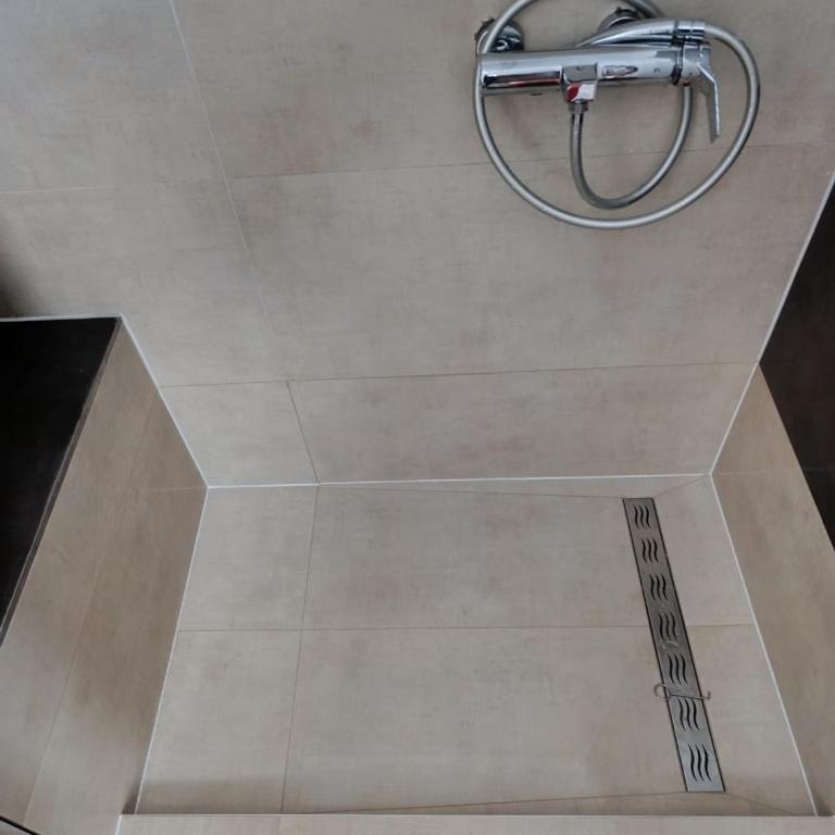 Apartmani Sutomore Tri Palme - Standardna Dvokrevetna Soba sa Bračnim Krevetom - 5