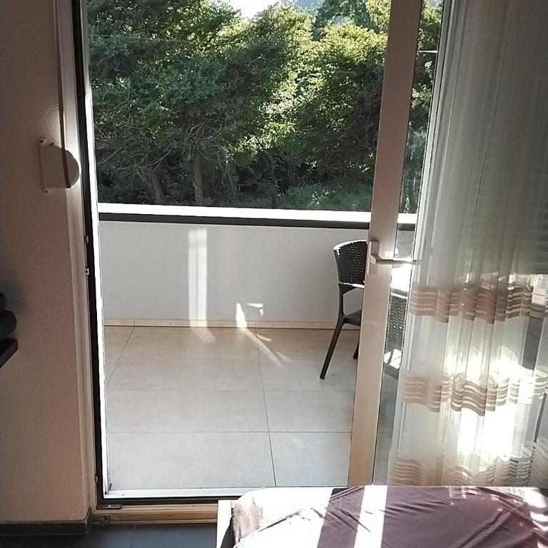 Apartmani Sutomore Tri Palme - Trokrevetna Soba sa Balkonom - 11