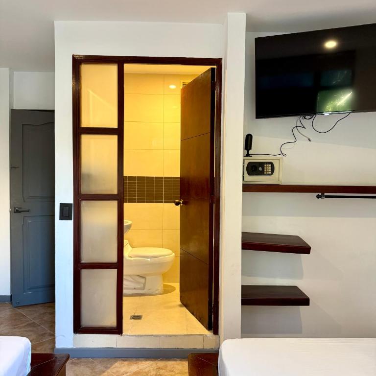 Hotel Plaza Mayor 44 - Double Room with Two Double Beds - 9