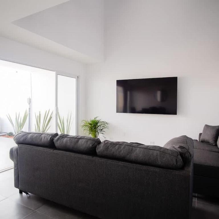 Modern House with Jacuzzi & Grill 3BR - Casa - 2