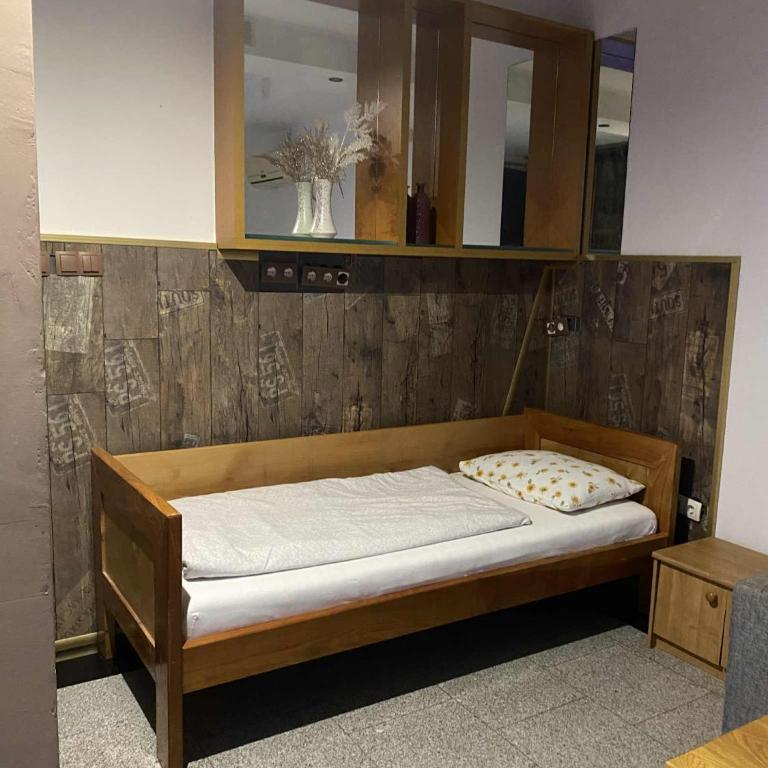 Adna Art Apartment - Three-Bedroom Apartment - 2