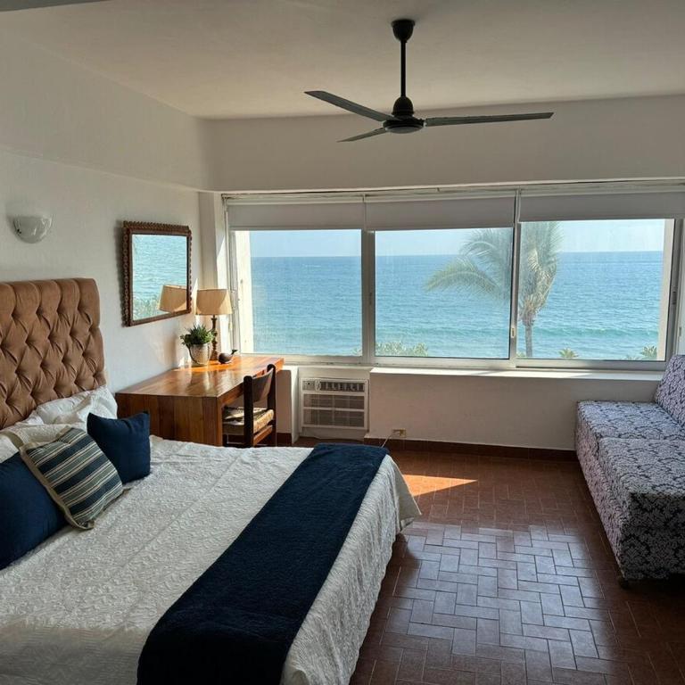 Beachfront apartment with a pool Islas del Sol - Three-Bedroom Apartment - 12