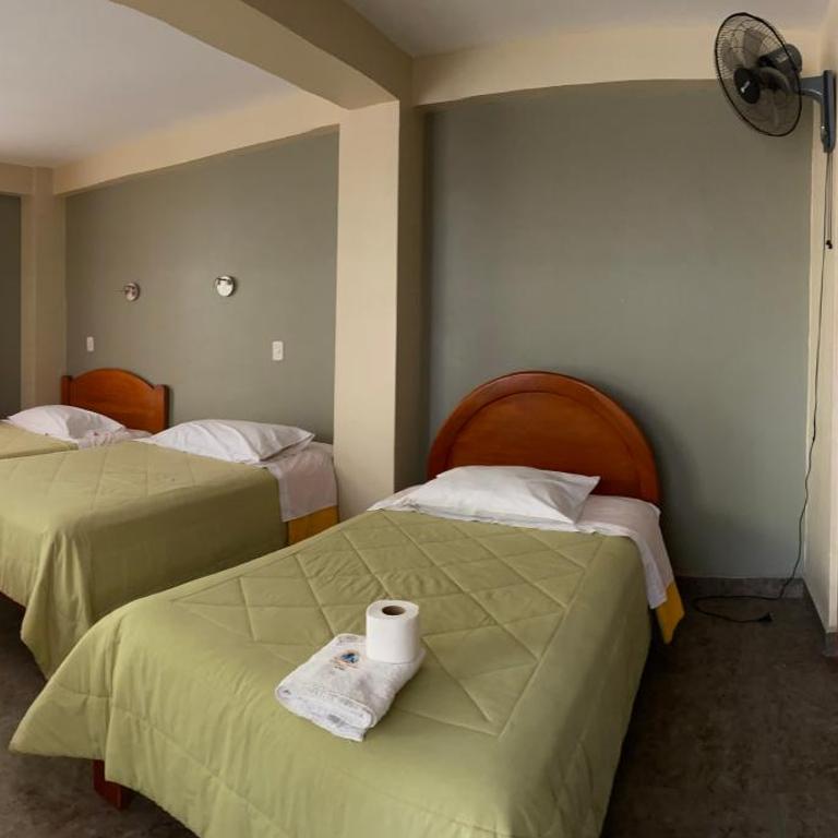 Hotel Villa Santa Ana - Habitación Familiar con baño privado - 2