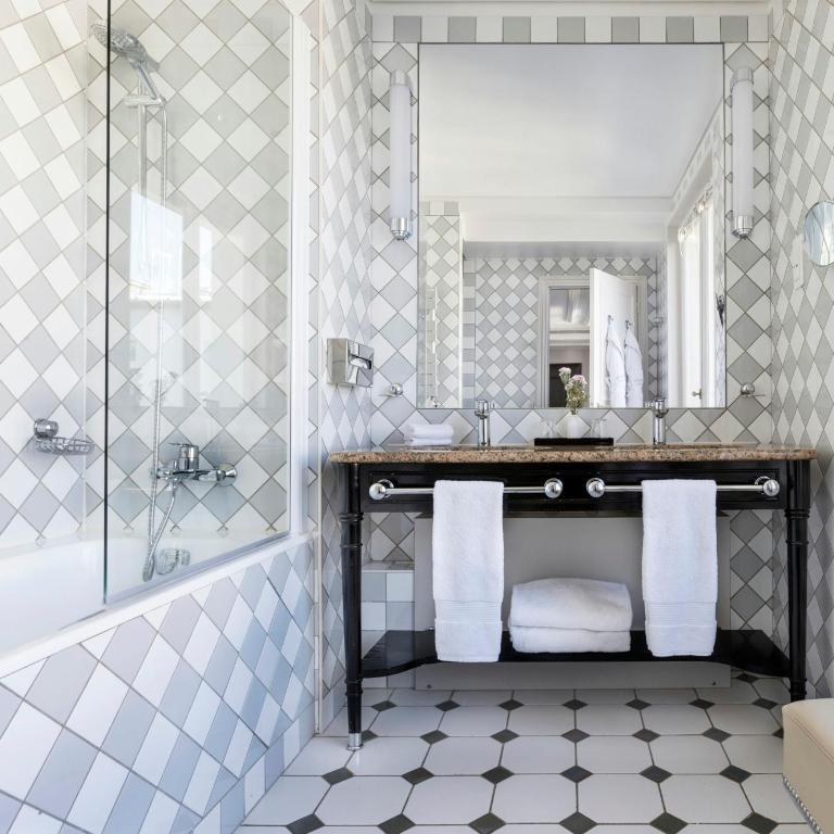 Castille Paris – Starhotels Collezione - Chambre Familiale - 5