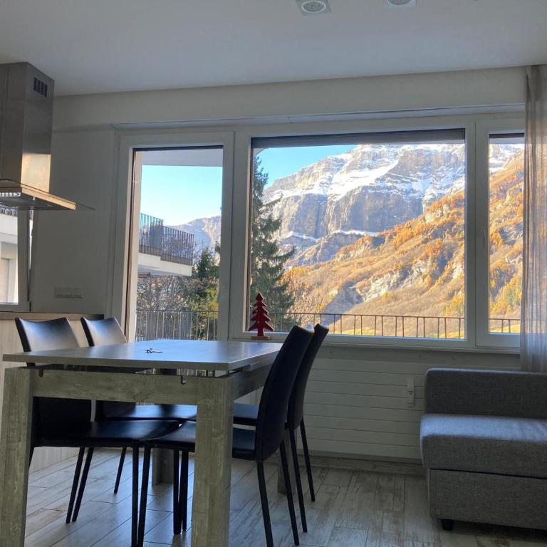 Renovated Studio | Dream Views • Balcony • Free Parking - Apartamento de 1 dormitorio - 3