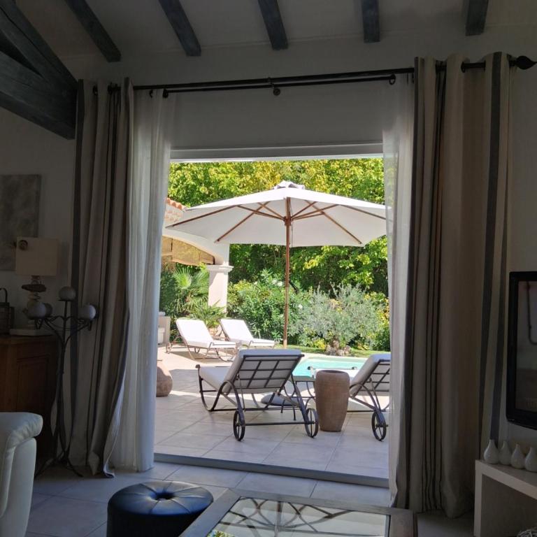 AAD maison de vacances avec piscine - Villa 3 Chambres - 48