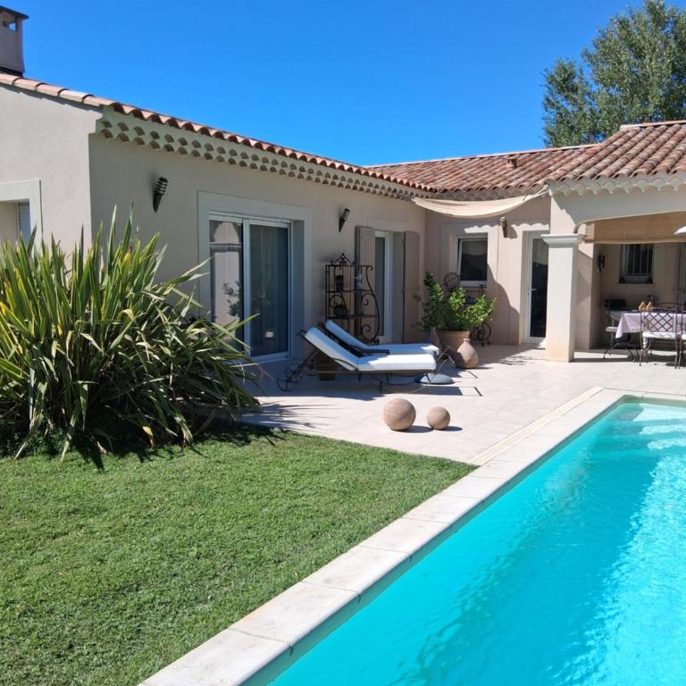 AAD maison de vacances avec piscine - Villa 3 Chambres - 52