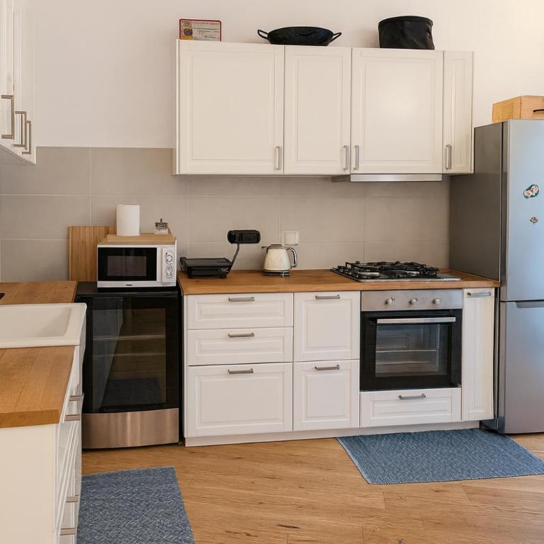 WELCOME RIVIERA- MobyDick- UN MERAVIGLIOSO APPARTAMENTO CENTRALE- WI FI- SPAZIOSO E SOLEGGIATO-parcheggio a pagamento a 20,00 euro al giorno - Appartamento Standard con 3 Camere da Letto - 2