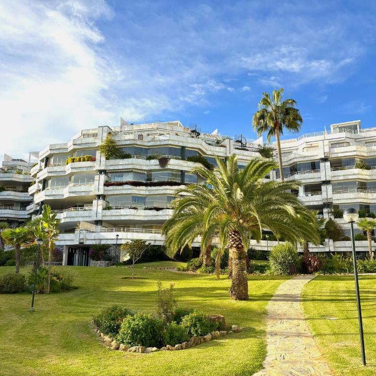 Evans Realty BW Puerto Banús Parking & Gym - Apartment mit 2 Schlafzimmern und Aussicht - 78