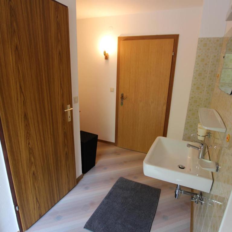 Haus Waldeck - Apartment mit Dusche - 7