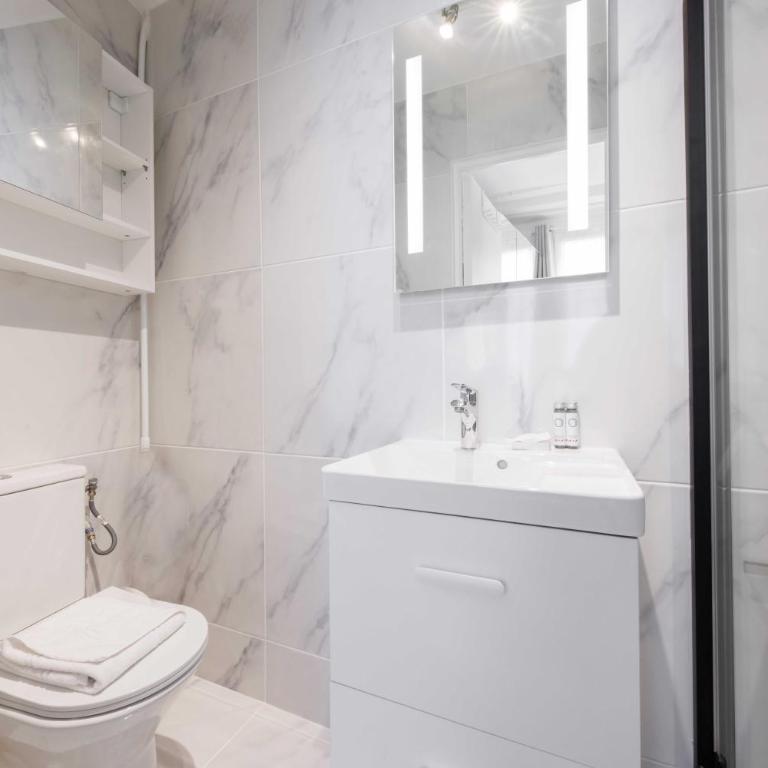 Charming studio 2P in the heart of Paris - Maison de Vacances - 12
