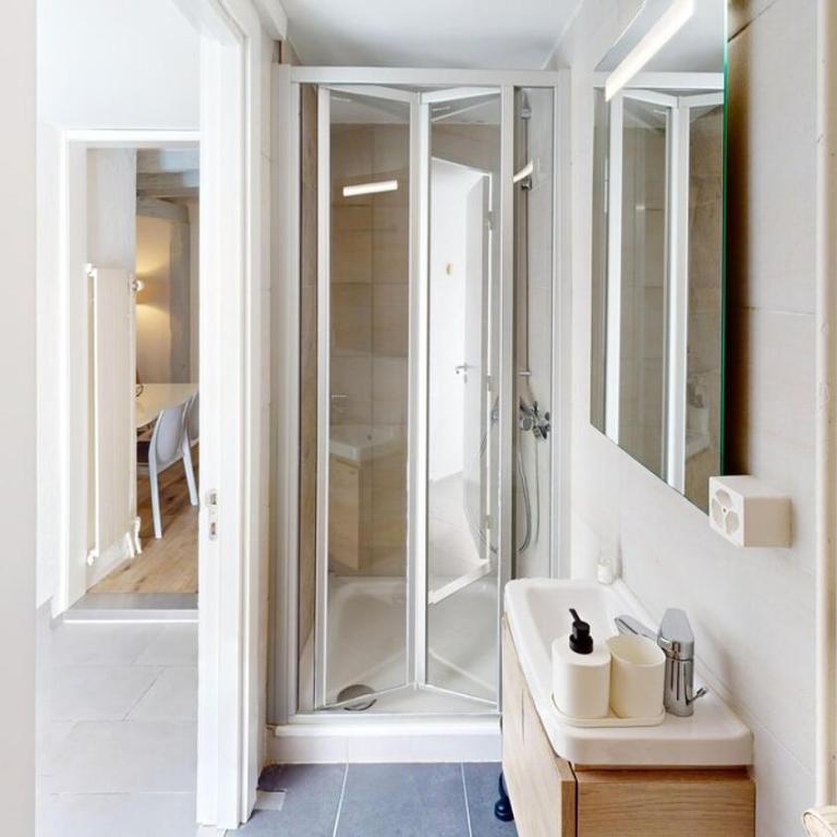 Bright & Modern 1-Bed Apt- Next to Public Transport RN18-2 - One-Bedroom Apartment - 10