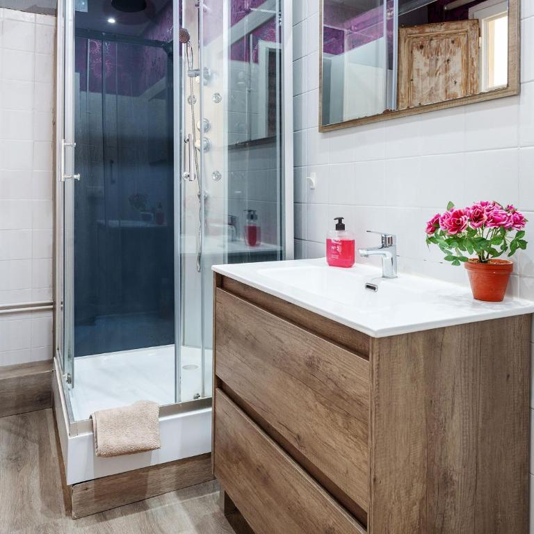 Centric Apartments Sagrada Famila 3 - Two-Bedroom Apartment with Balcony - 10