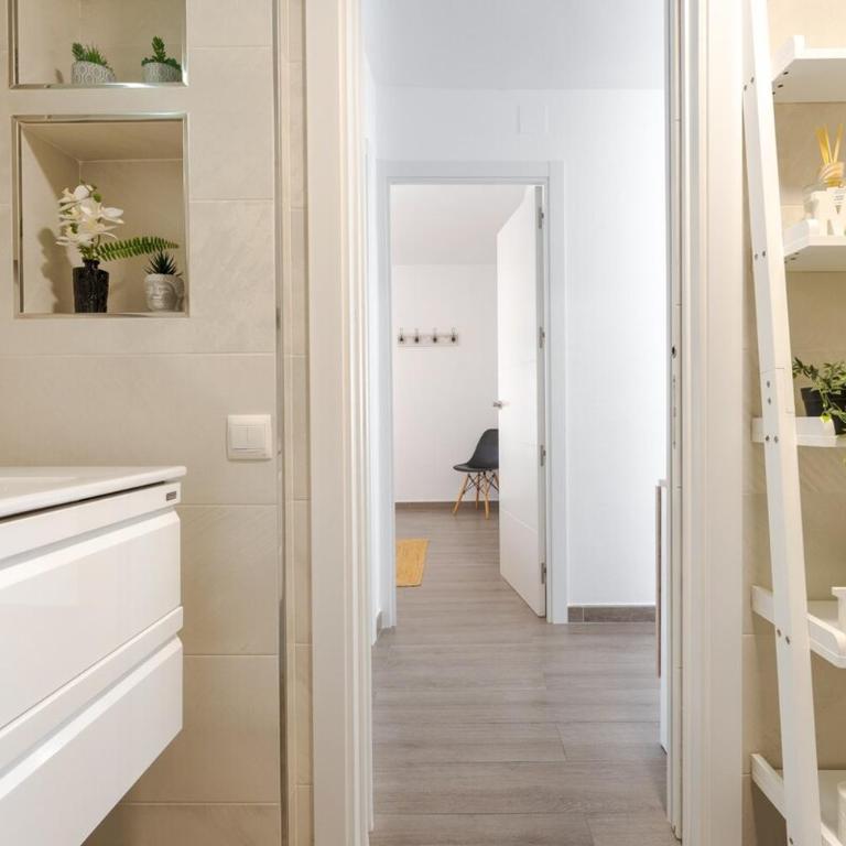2-Bedroom Apartment with Terrace & Parking, 3 Min from Beach - Apartamento de 2 dormitorios con terraza - 18