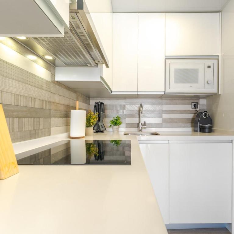 2-Bedroom Apartment with Terrace & Parking, 3 Min from Beach - Apartamento de 2 dormitorios con terraza - 31
